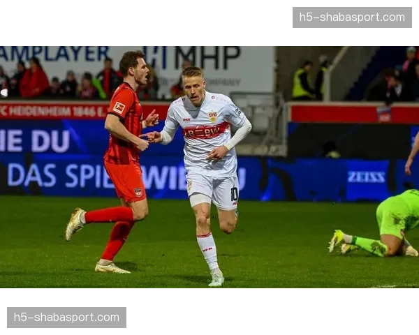 海登海姆主场因球迷投掷杂物比赛中断五分钟